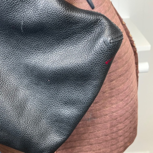 Michael Kors Black Pebbled Leather 'Hamilton' Crossbody Bag - Picture 13 of 15